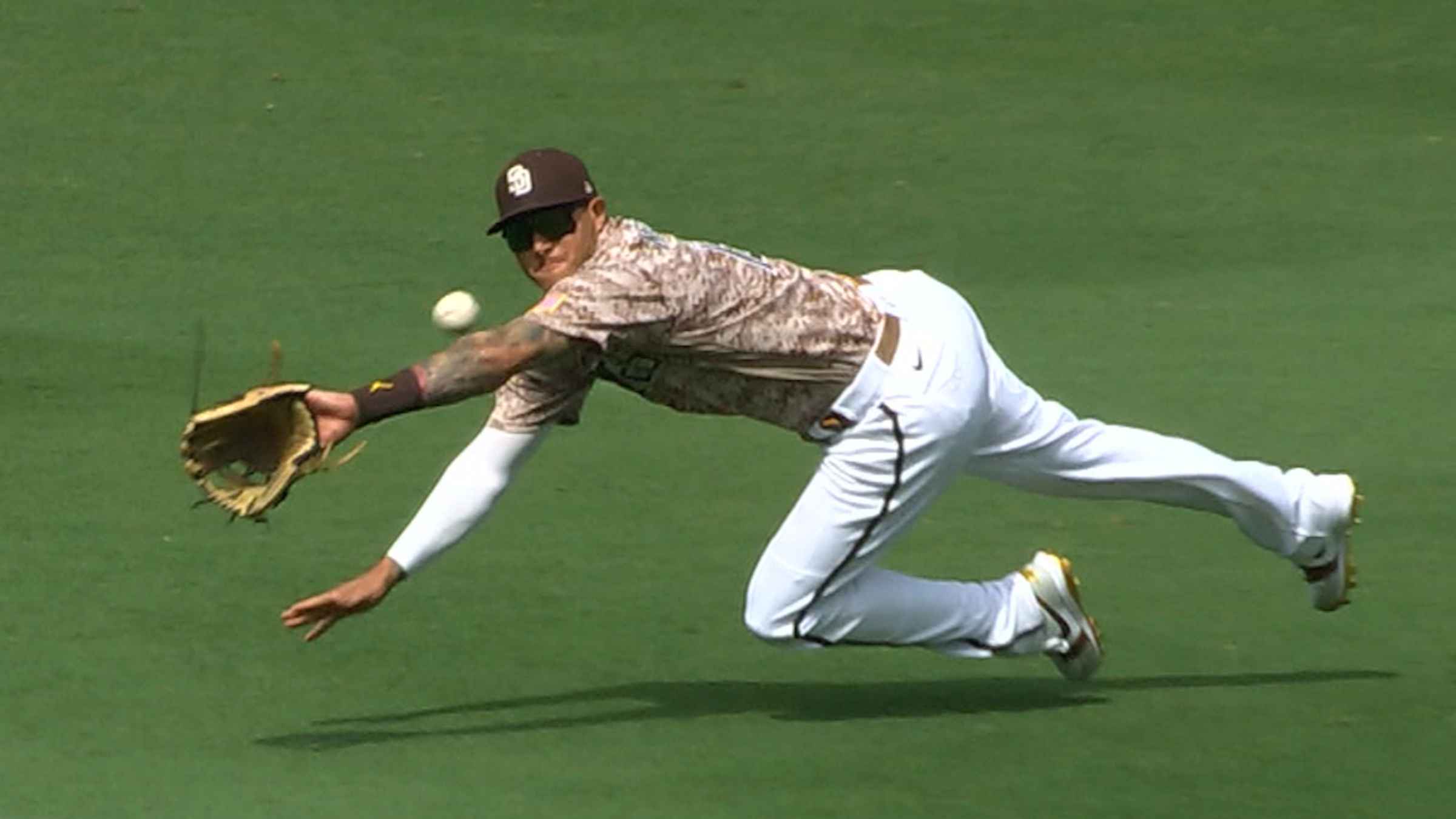 Manny Machado's diving grab, 04/15/2022