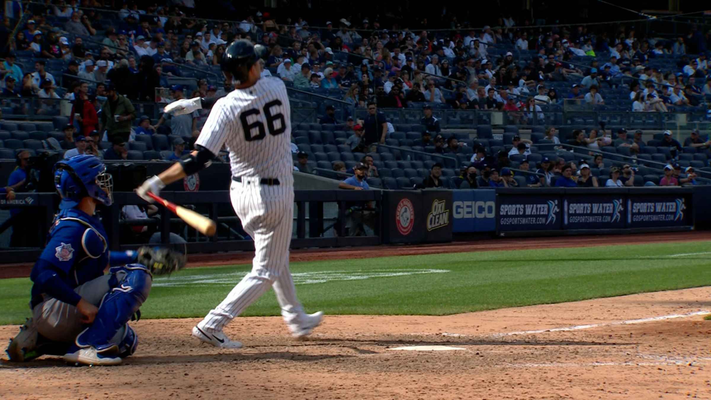 Cubs' Frank Schwindel throws slowest pitch ever to be home run as