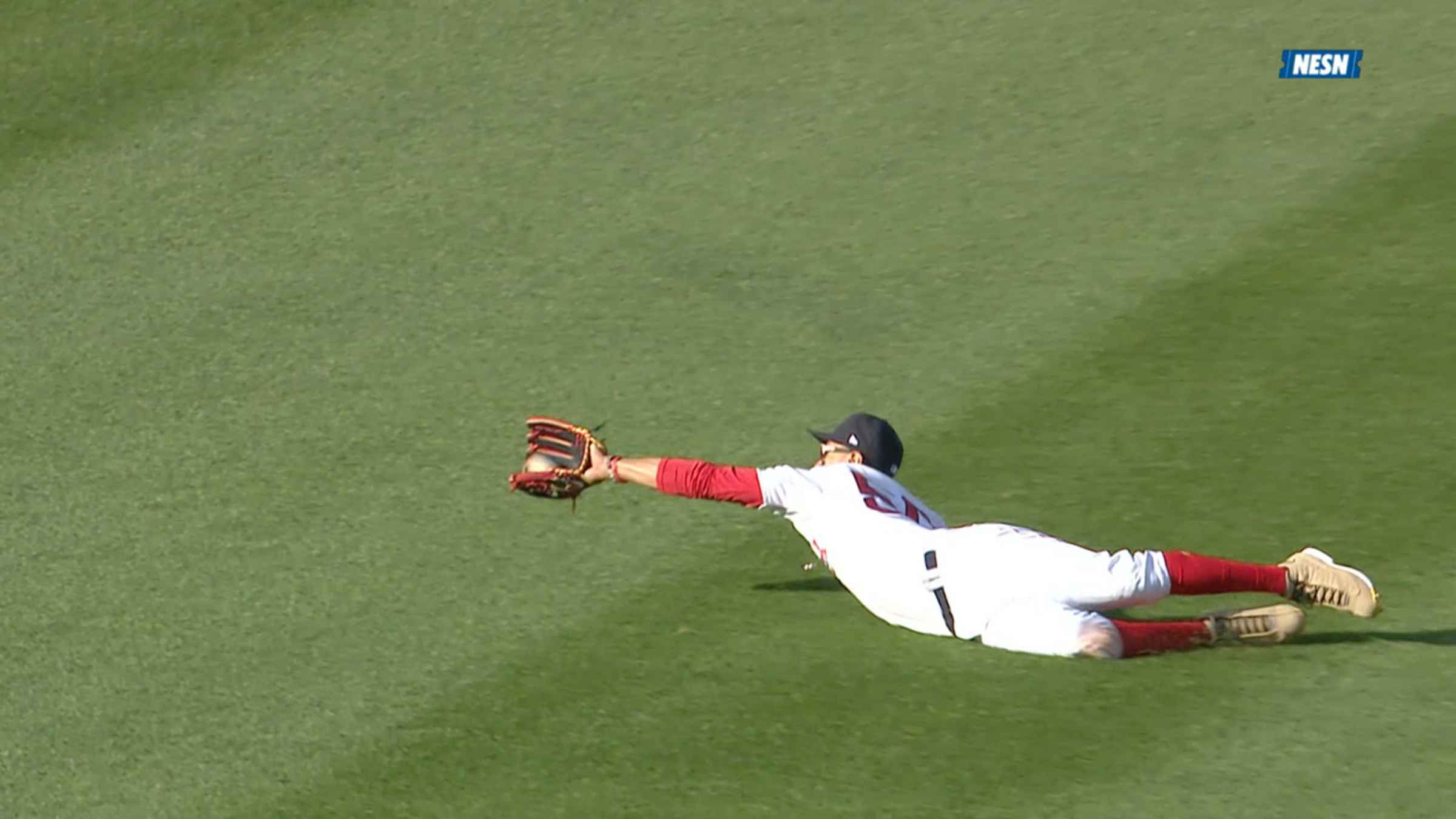Mookie Betts' diving catch, Dodgers win. : r/baseball