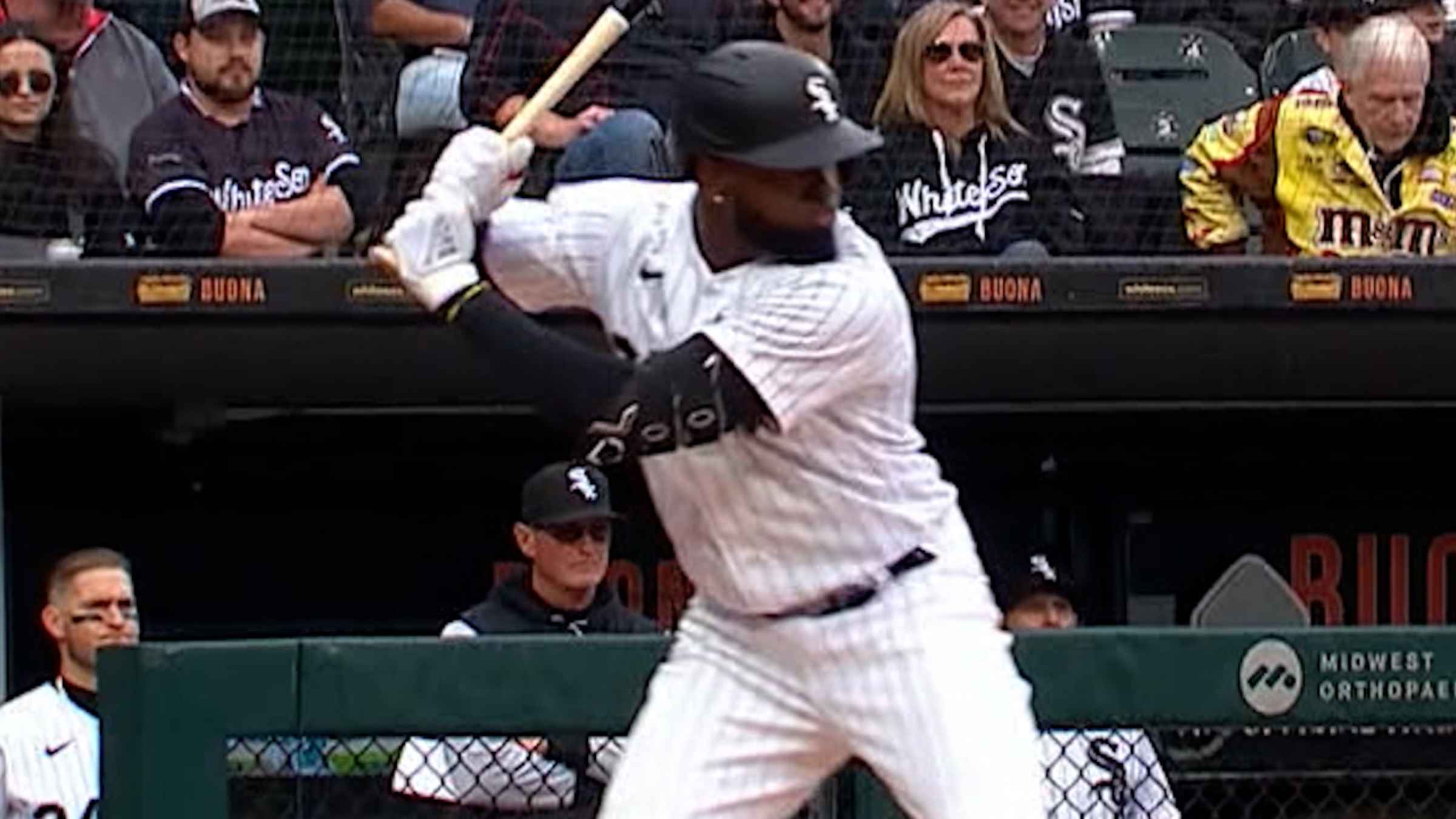 Luis Robert Jr. robs a home run, 04/24/2023