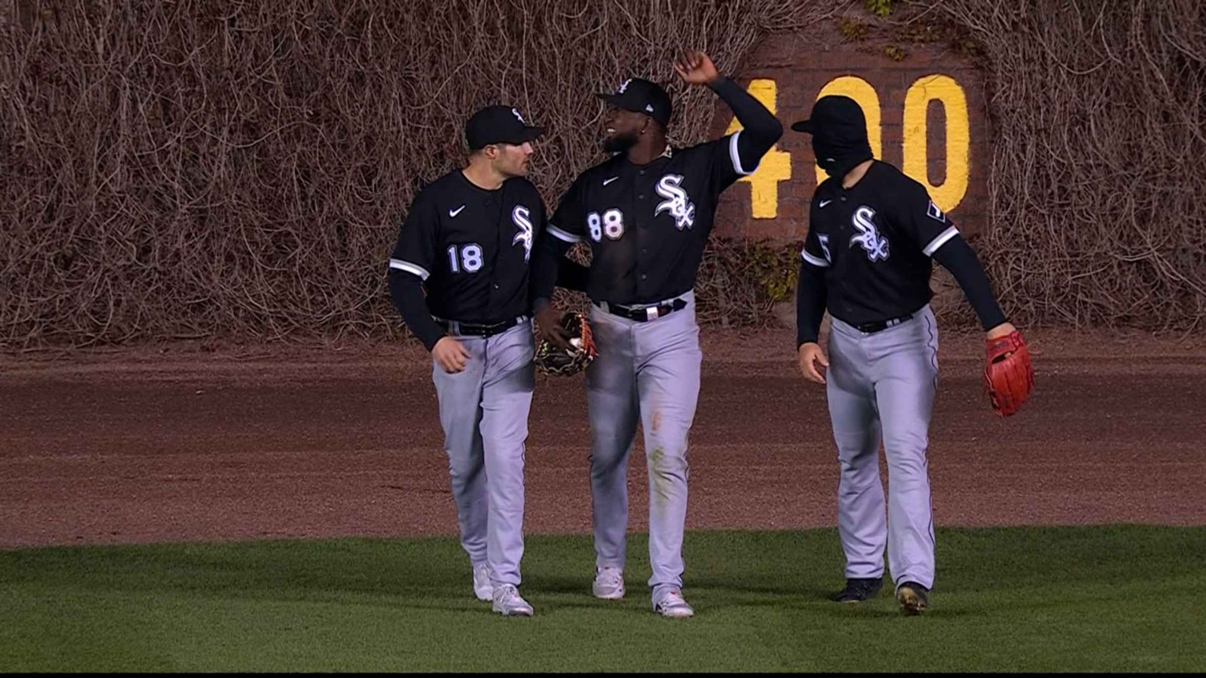 WATCH: Luis Robert Jr. shushes fans at Wrigley field after hitting