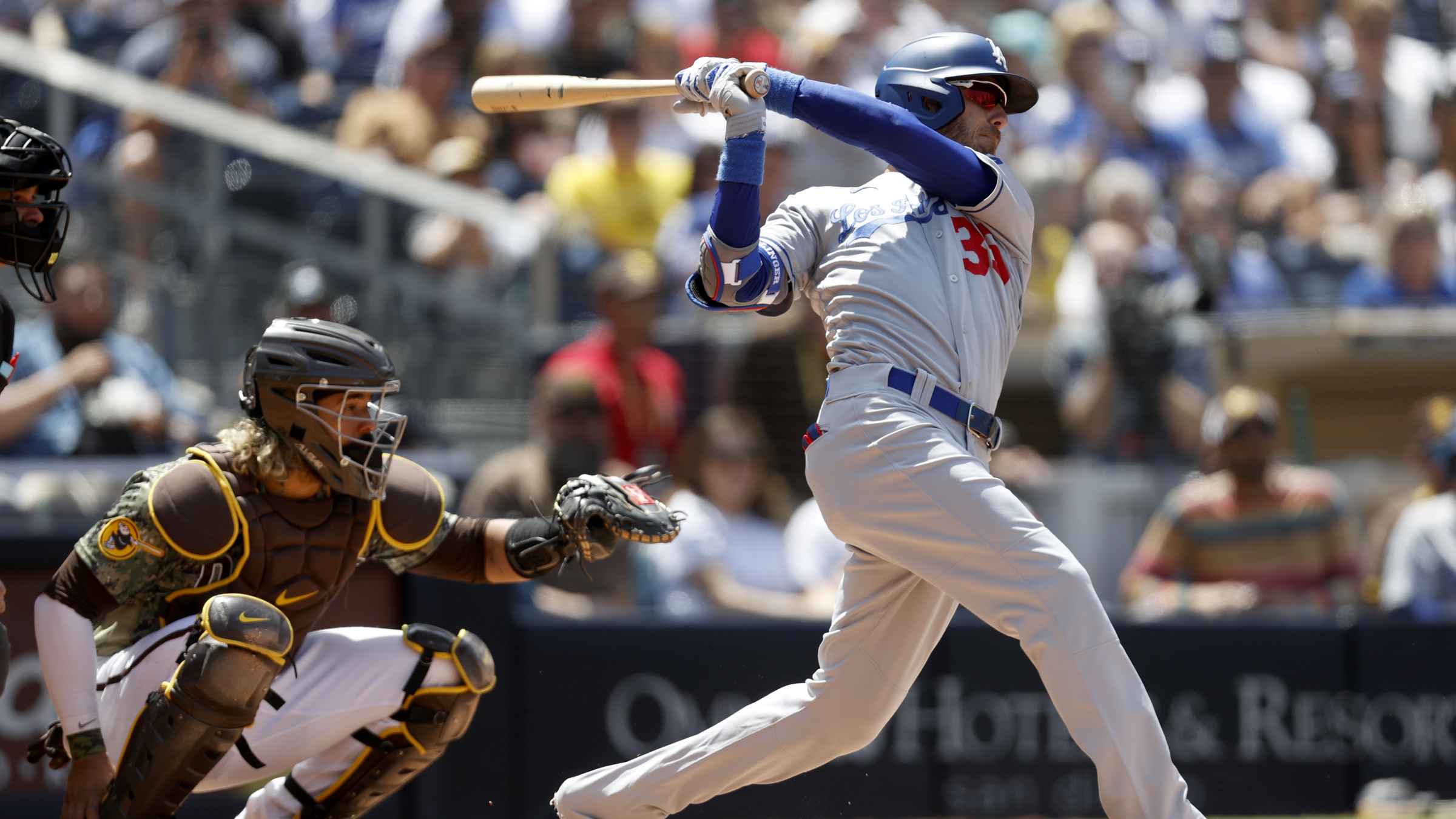 Bellinger hits 2 HRs, leading Kershaw, Dodgers over Padres