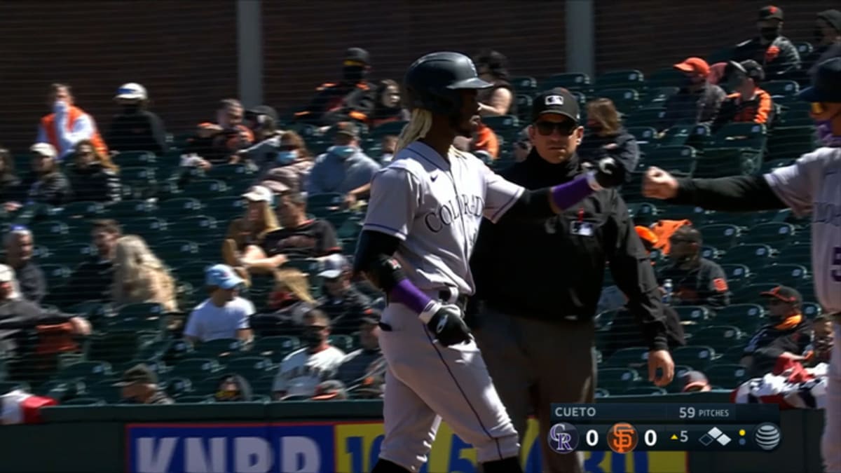 Cueto shimmies, strikes out Cruz in the 3rd 