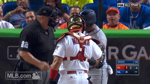 Thanks to Yadier Molina, Nelson Cruz obtained an in-game photo with umpire  Joe West