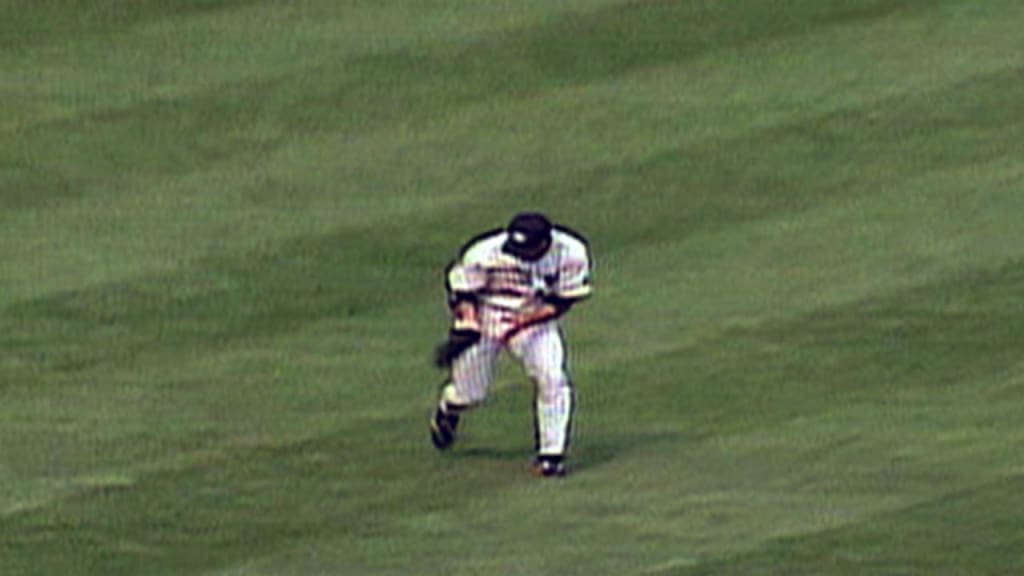 David Cone during the 9th inning of David Wells perfect game. : r/baseball