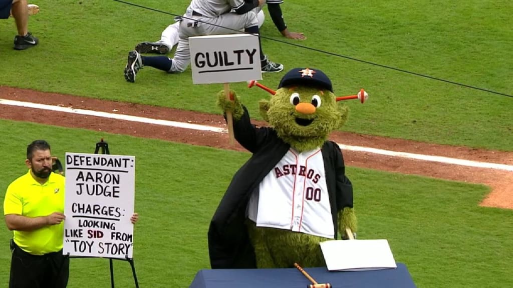 Orbit judges Yankees players