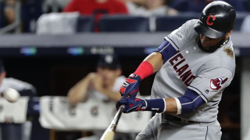 Former Mariner Carlos Santana reportedly agrees to join Pirates