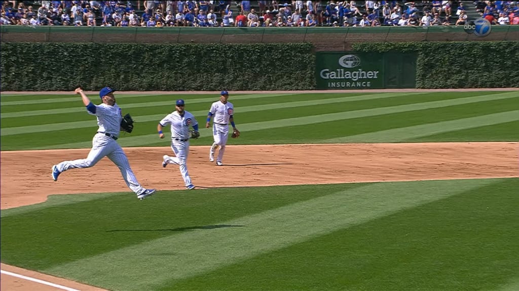 Cubs catcher makes Derek Jeter jump throw