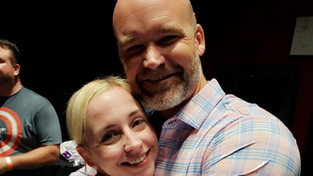Lecy Goranson and David Ross meet at a charity golf event