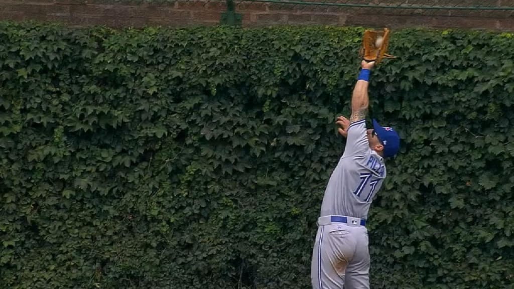 Blue Jays Kevin Pillar and R.A. Dickey nominated for Gold Glove awards