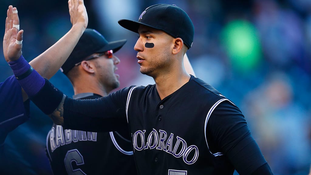 Carlos González contento de seguir vistiendo el uniforme de los Rockies