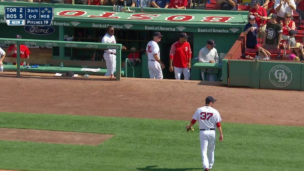 Orioles hammer Red Sox in Fenway Park season finale