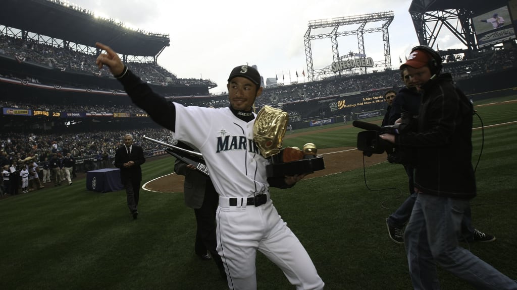 ODDS and EVENS] Ichiro Suzuki's Great MLB Career Began 20 Years Ago This  Week