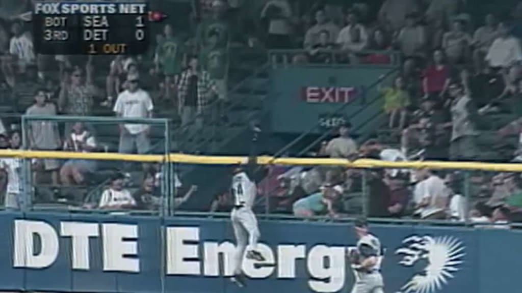 Remember Ken Griffey Jr.'s swing, style and smile with classic Home Run  Derby footage