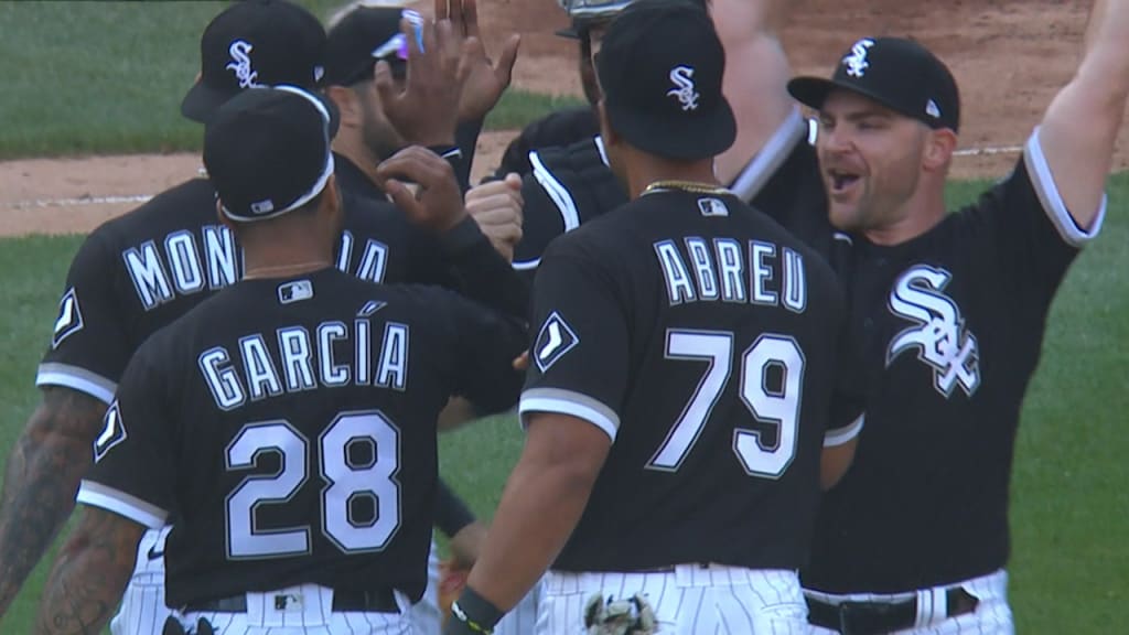 Carlos Rodon dominates again for White Sox in Game 1 victory