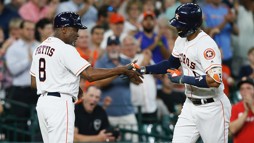 Gary Pettis slipped on wet grass in Minnesota on May 28. (Getty Images)
