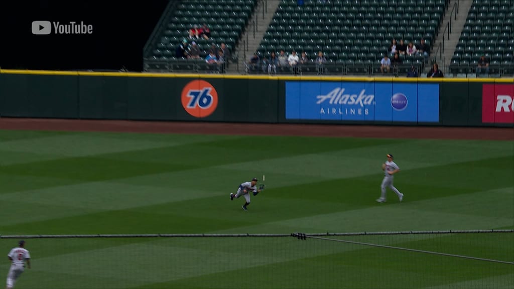 Watch: Buxton crashes into wall to make catch at spring training - Bring Me  The News