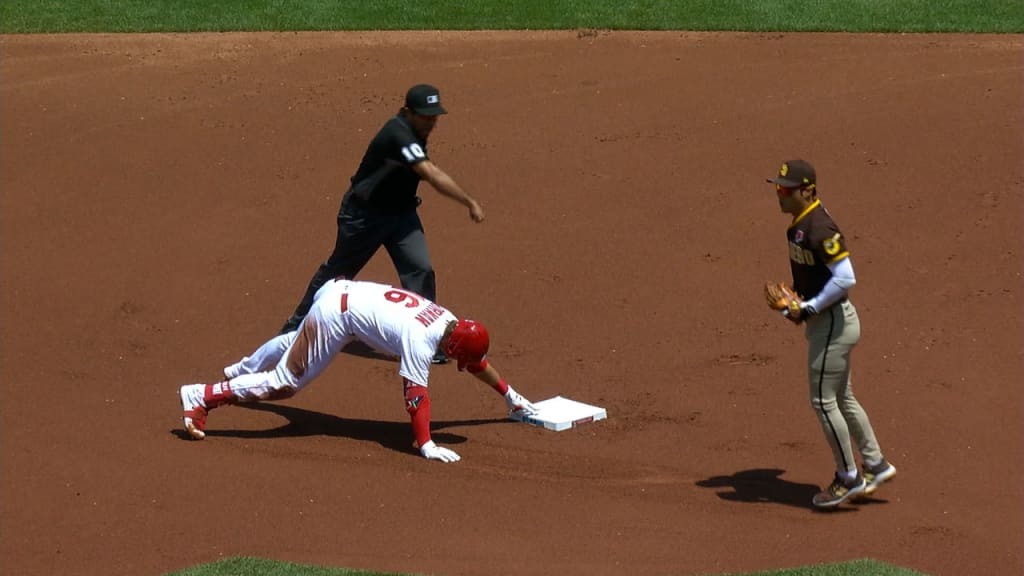 Photo: Umpire Lance Barksdale Give St. Louis Cardinals Catcher