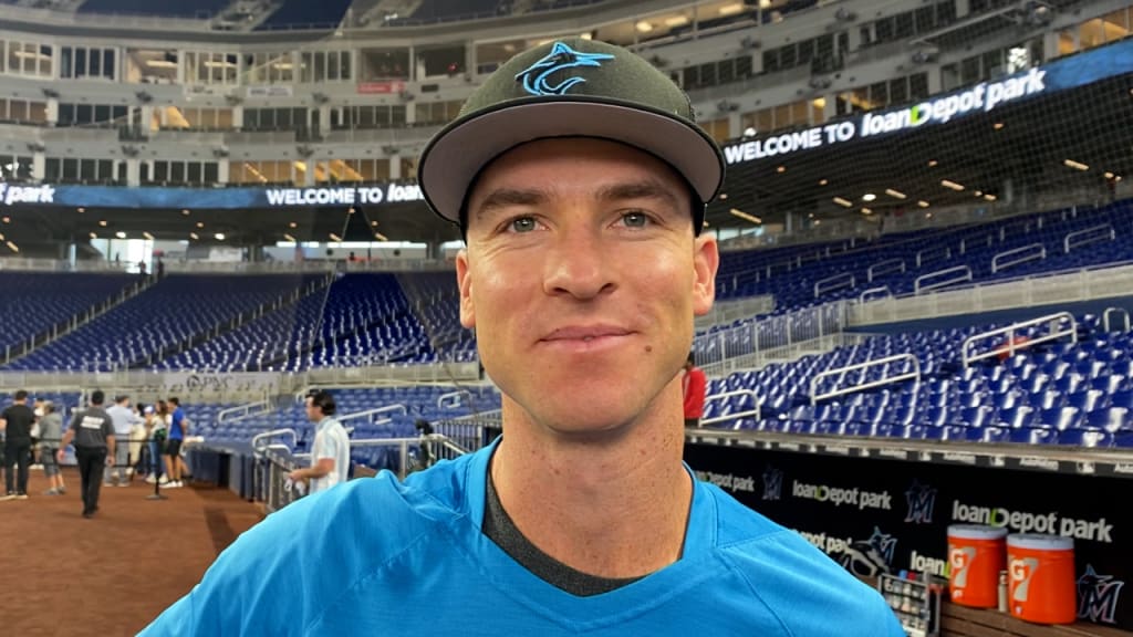 Miami Marlins shortstop Joey Wendle rounds third base and scores News  Photo - Getty Images