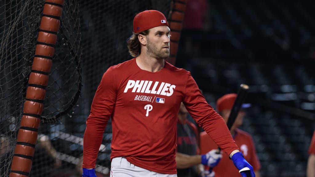 Harpers hair flow is on another level this year : r/phillies