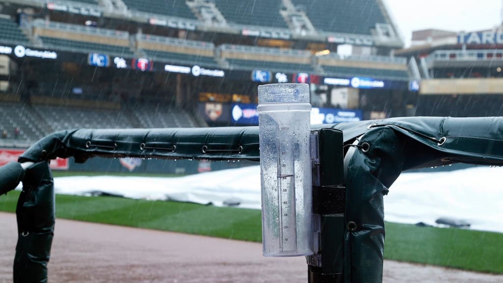 Minnesota and Kansas City will finish the series with a straight twin bill Sunday. (Jim Mone/AP)