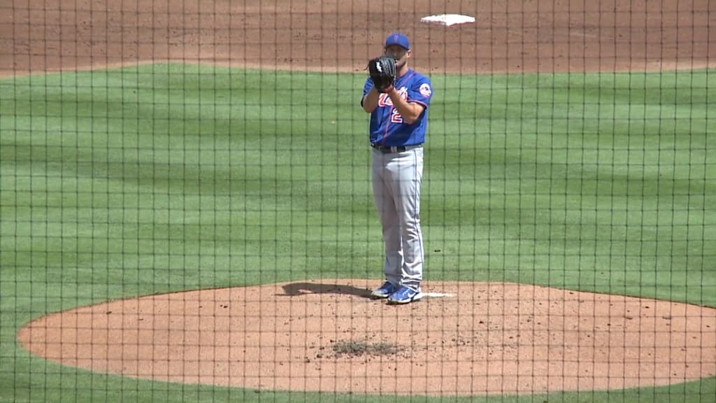 Max Scherzer wears Mets gear in first spring training photos