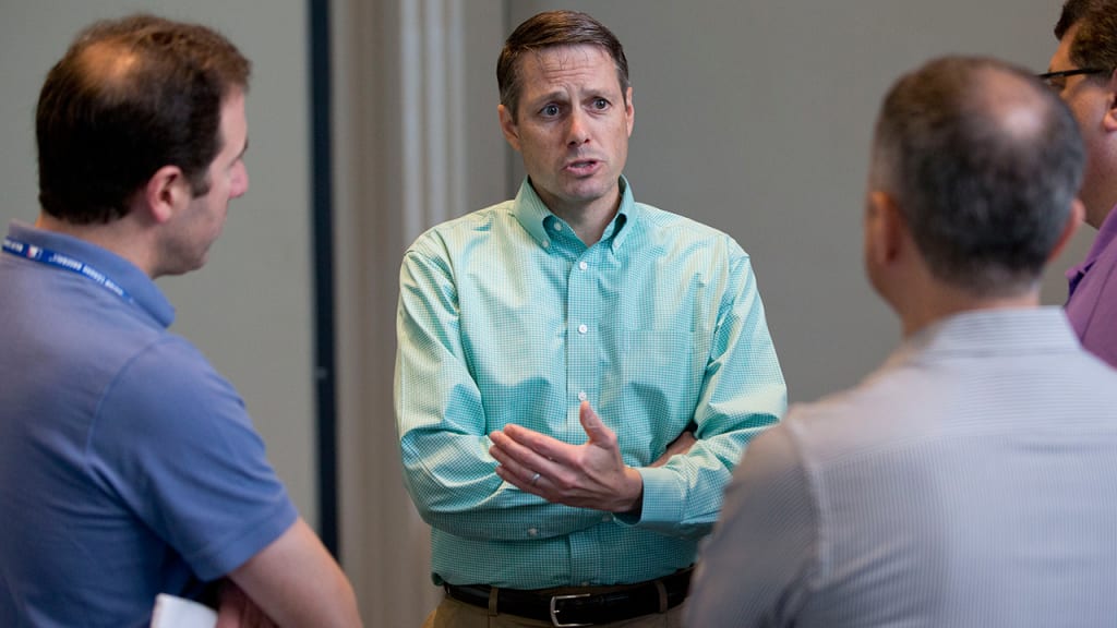 Mets assistant GM John Ricco revisits the hectic moves made at the 2006 non-waiver Trade Deadline. (AP)