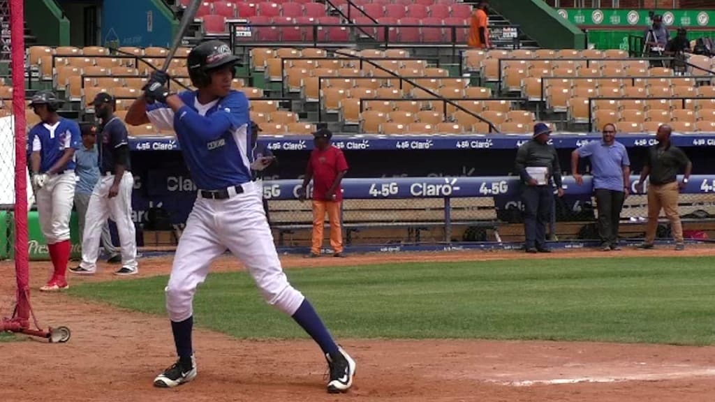 Former Texas Rangers slugger Juan Gonzalez eases into new baseball life in  his native Puerto Rico - ESPN