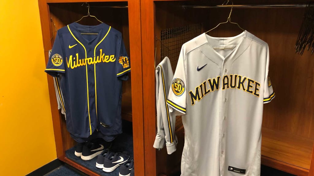 Brewers unveil updated logo, new uniforms at Miller Park
