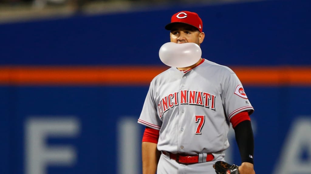 Eugenio Suarez: Bubble blowing skills gets attention of record holder