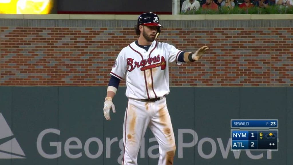 Swanson breaks out with tying HR to spark Braves' big inning