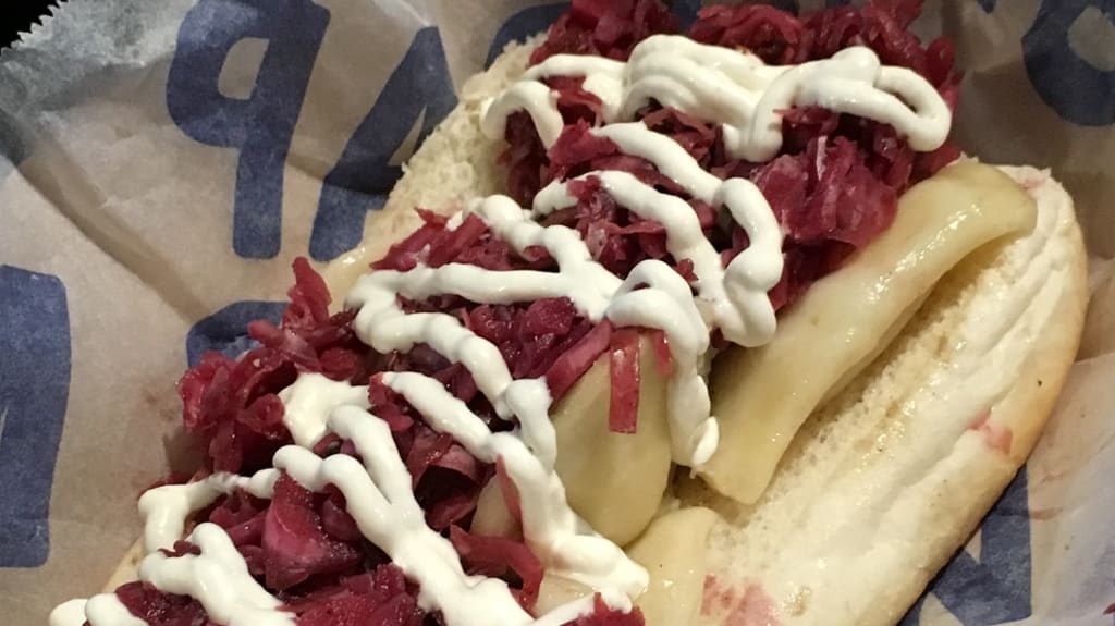 Progressive Field food vendor leaves 'signature' mark on hot dogs during MLB  All-Star Game
