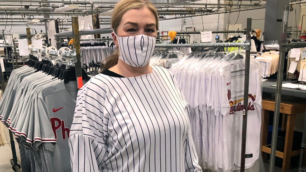 Retailers struggle to meet demand for White Sox gear