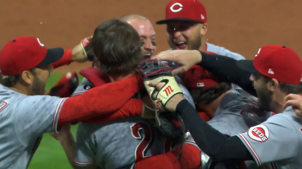 Miley throws no-hitter, Reds beat Indians