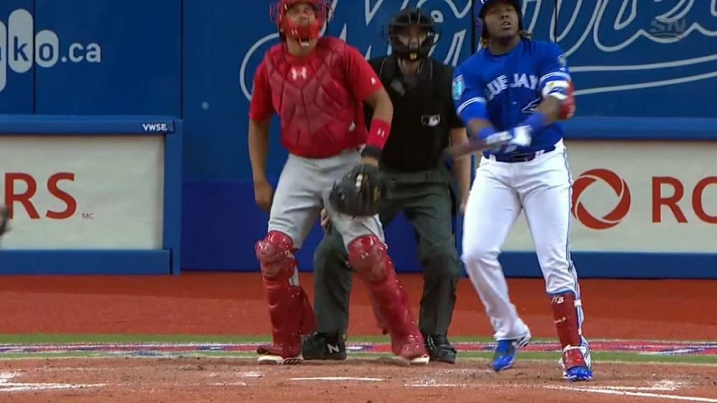 Montreal locker room 'felt like home' for Vladimir Guerrero Jr.