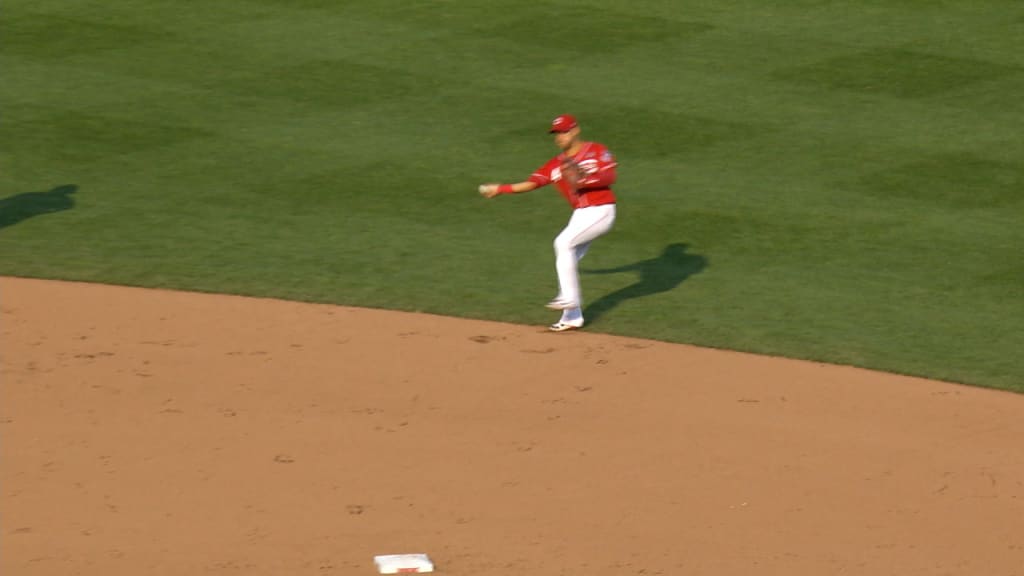 Derek Dietrich Owns the Inside Corner and Brewers Pitching Staff