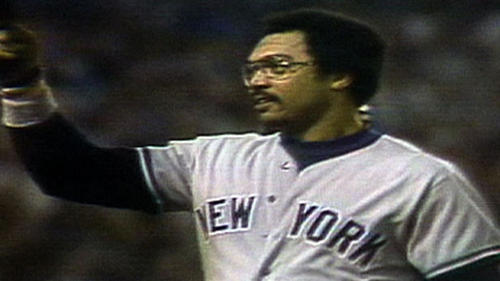 Reggie Jackson homers off Ron Guidry in his return to New York