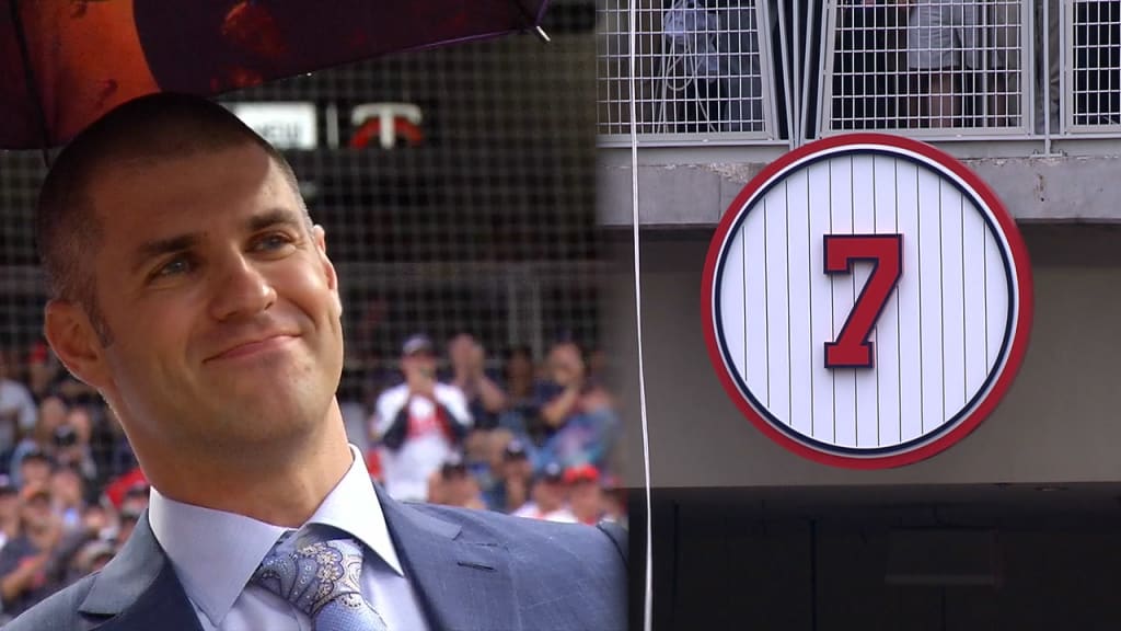 Do-Hyoung Park on X: Standing ovation as Joe Mauer gets the blue jacket of  the Twins Hall of Fame.  / X