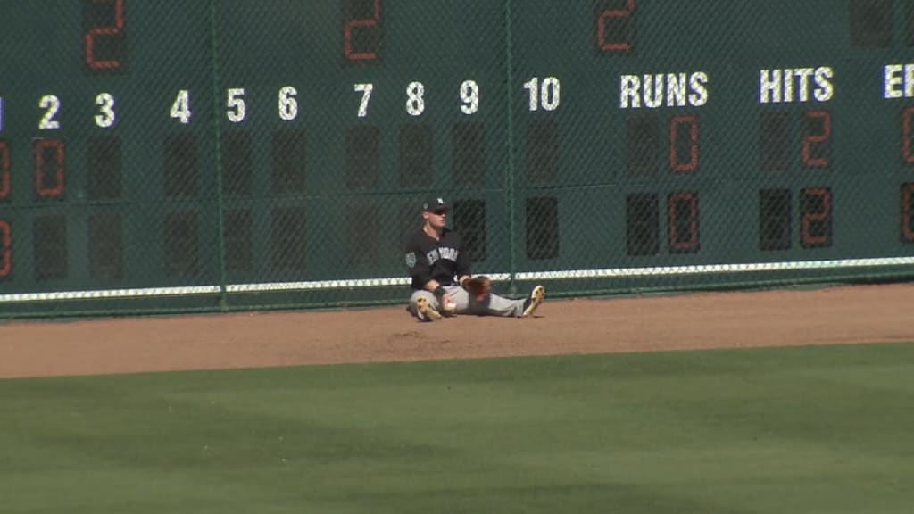 Twins outfielder Aaron Hicks scratched with stiff back – Twin Cities