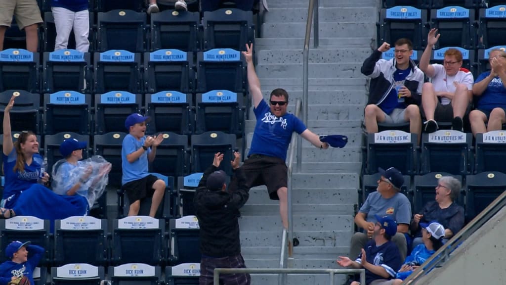 VIDEO: Royals fan catches two foul balls in one inning