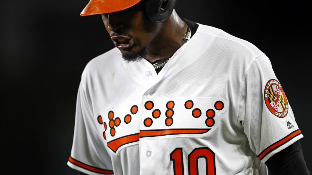 Los Orioles usaron sus uniformes con letras de Braille