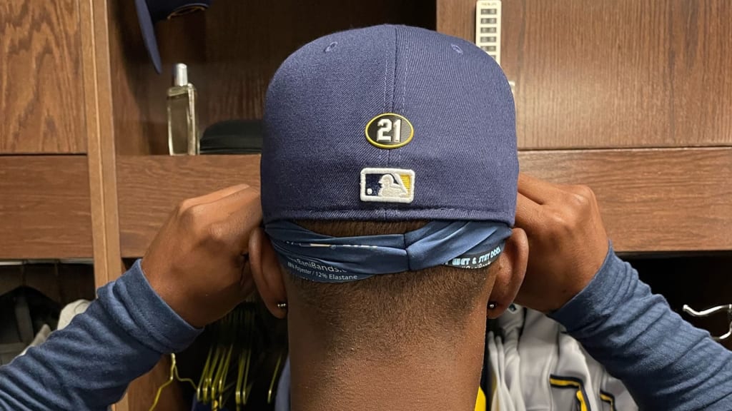 Some MLB Players Wearing #21, All Wearing 21 Patches Today for Roberto  Clemente Day – SportsLogos.Net News