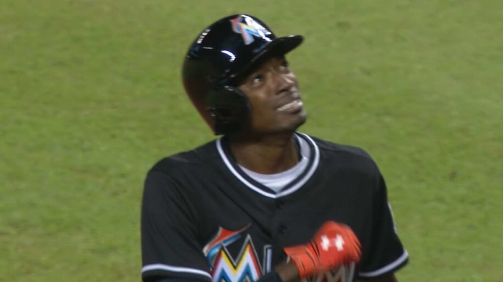 Dee Gordon hits emotional homer leading off as Marlins mourn Jose