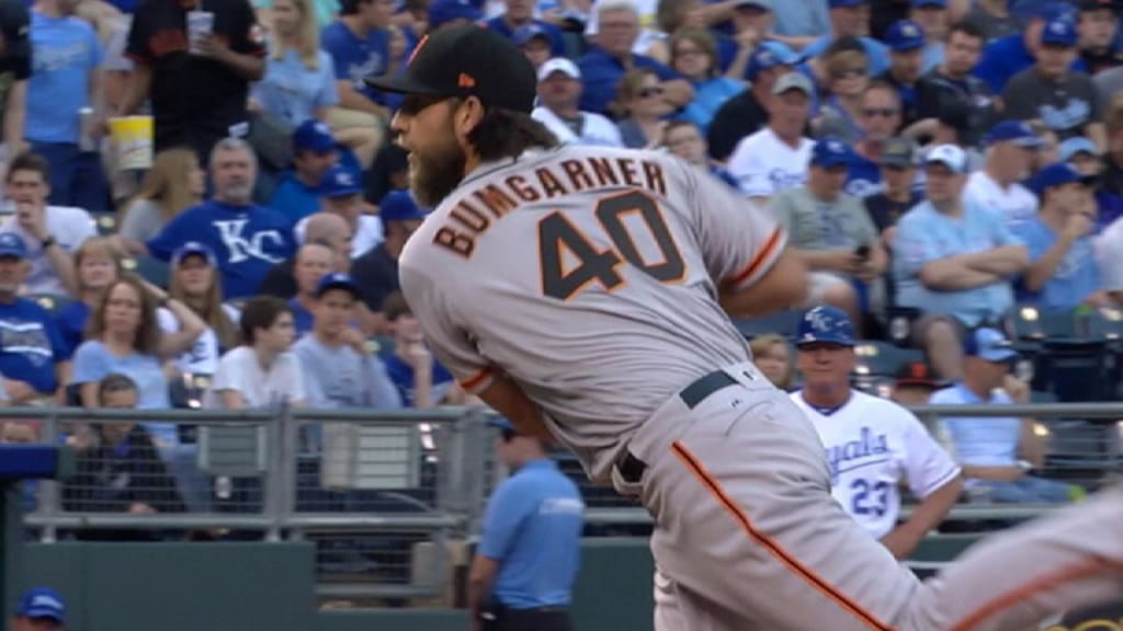 Giants' Madison Bumgarner injures shoulder in dirt bike accident