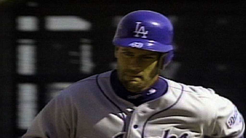 Dodgers beat Giants in ballpark debut in 2000