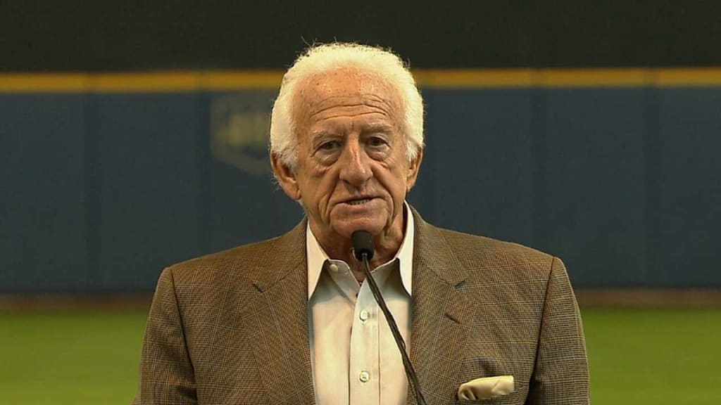 Milwaukee Brewers honor Bob Uecker with statue - in the last row
