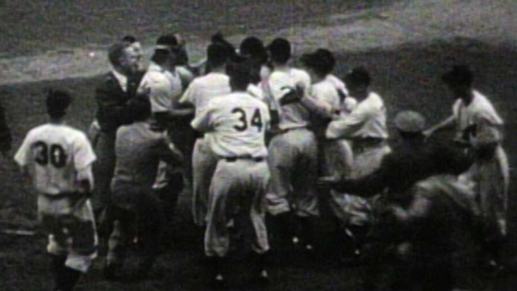 NL CHAMPS! 1932 Chicago Cubs CHARLIE GRIMM News Service Type 1 Photograph