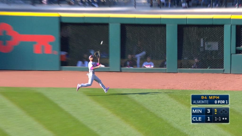 Watch: Byron Buxton leaps for an unbelievable catch