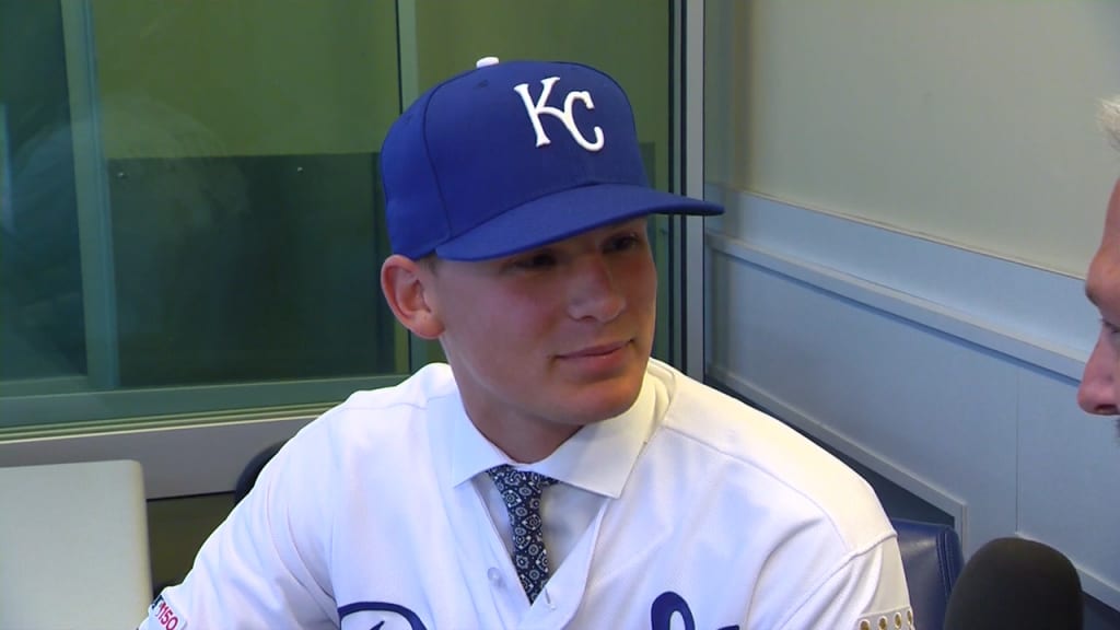 Bobby Witt Jr. signs deal with Royals