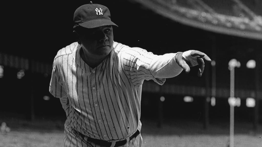 Babe Ruth teaches kids how to pitch
